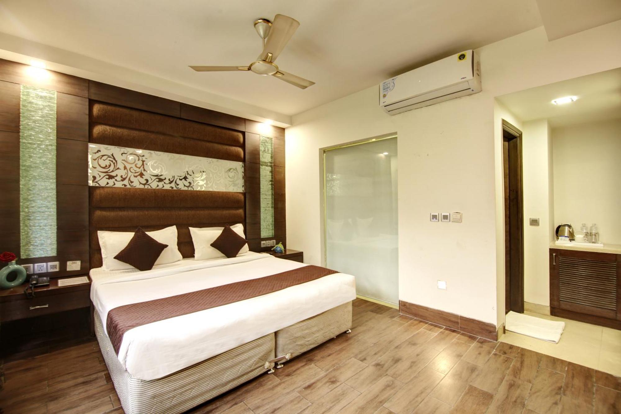 Hotel Good Times Near Ganga Ram Hospital And Karol Bagh Metro Delhi  Luaran gambar