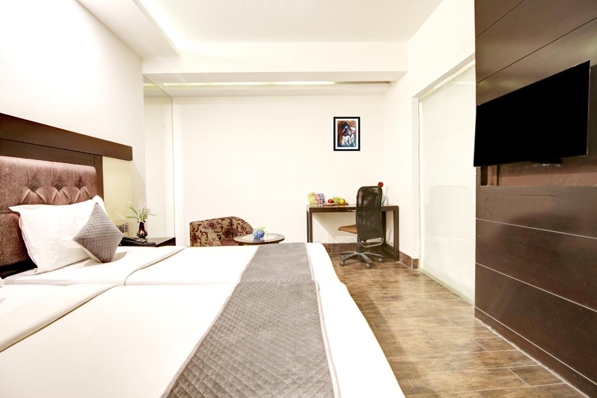 Hotel Good Times Near Ganga Ram Hospital And Karol Bagh Metro Delhi  Luaran gambar