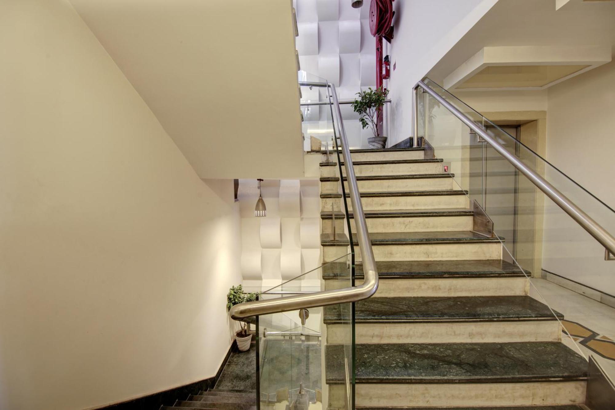 Hotel Good Times Near Ganga Ram Hospital And Karol Bagh Metro Delhi  Luaran gambar