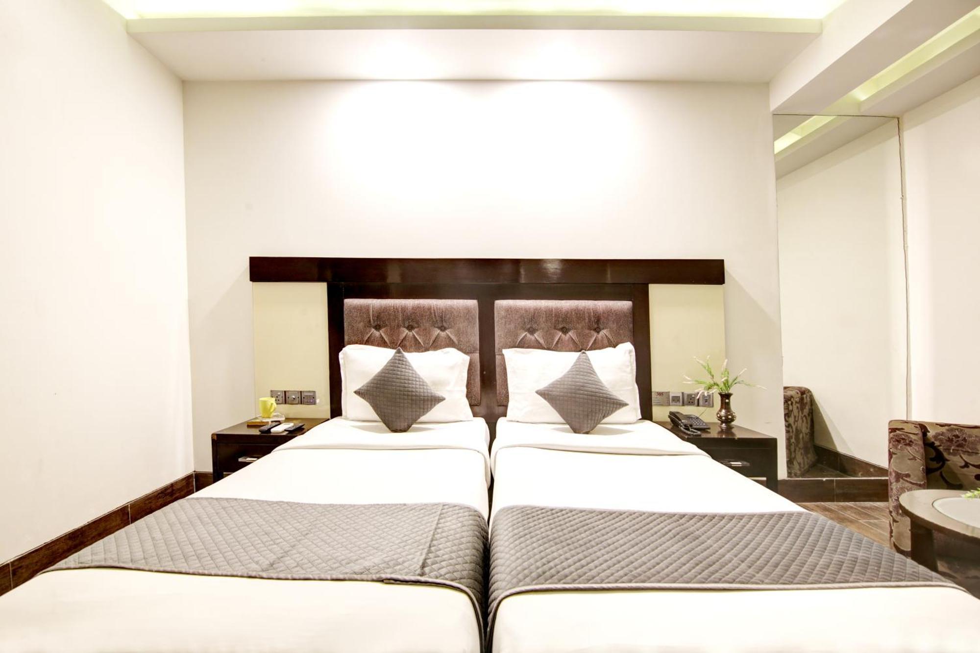 Hotel Good Times Near Ganga Ram Hospital And Karol Bagh Metro Delhi  Luaran gambar